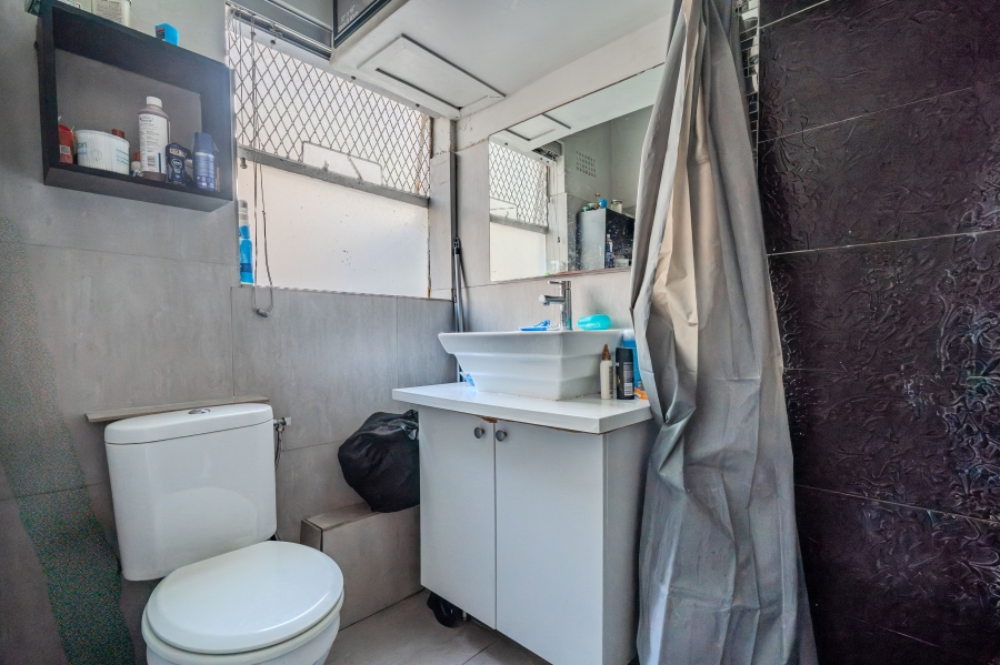 1 Bedroom Property for Sale in Three Anchor Bay Western Cape